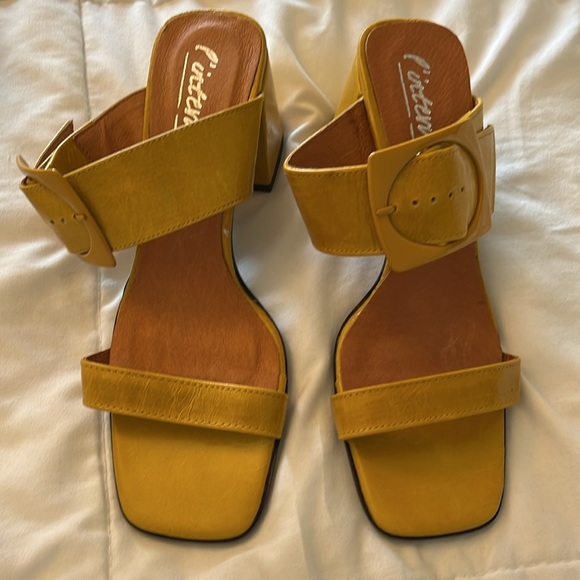 L'intervalle Blocked Heel Sandals. Mustard color Size 38 Euro Size 7.5 US. - Picture 6 of 13